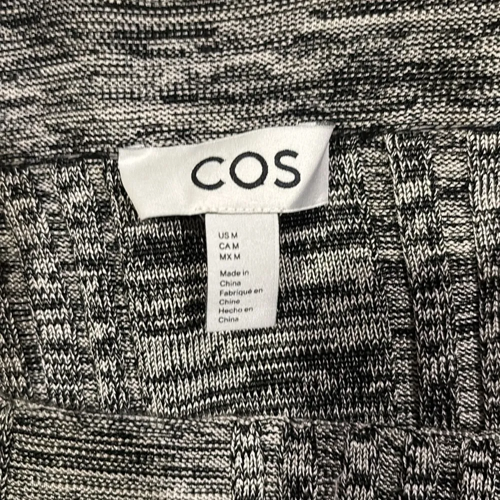 COS  Gray Textured Skirt - Image 3