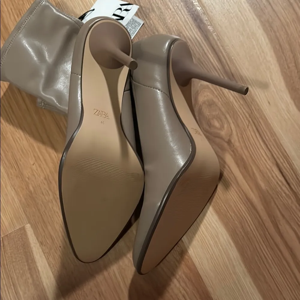 ZARA  Sock Tan Heeled Boots with Pointed Toe and Pull-On Style - Image 4