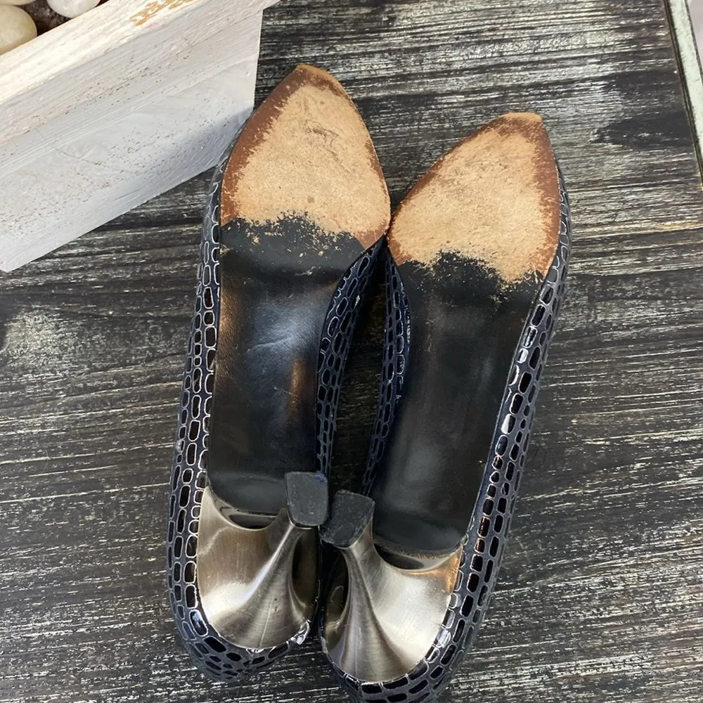 Stuart Weitzman Black & Silver Print Point Toe Pump Kitten Heel Shoes 
7.5 - Image 4