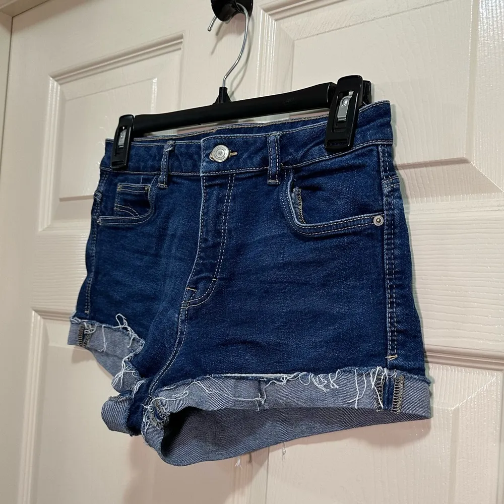 Women’s Zara blue jean denim shorts trafaluc denimwear cutoff cuffed size 4 - Image 3