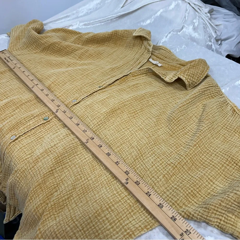 Easel medium gauze woven 100% cotton button up top - Image 3