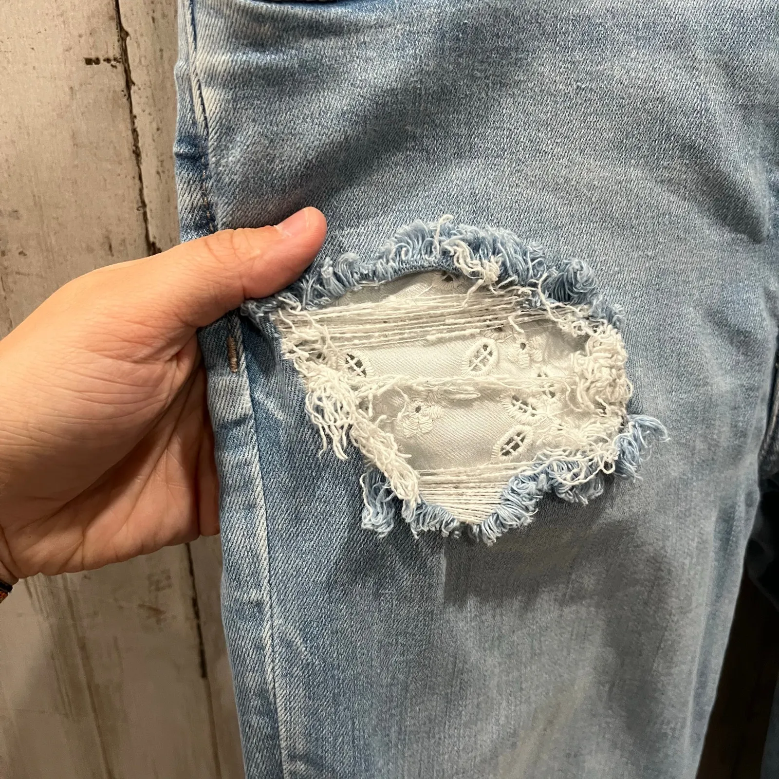 American Eagle Super Hi Rise Flare Peekaboo Lace Pocket Distressed Jeans Size 6 - Image 7