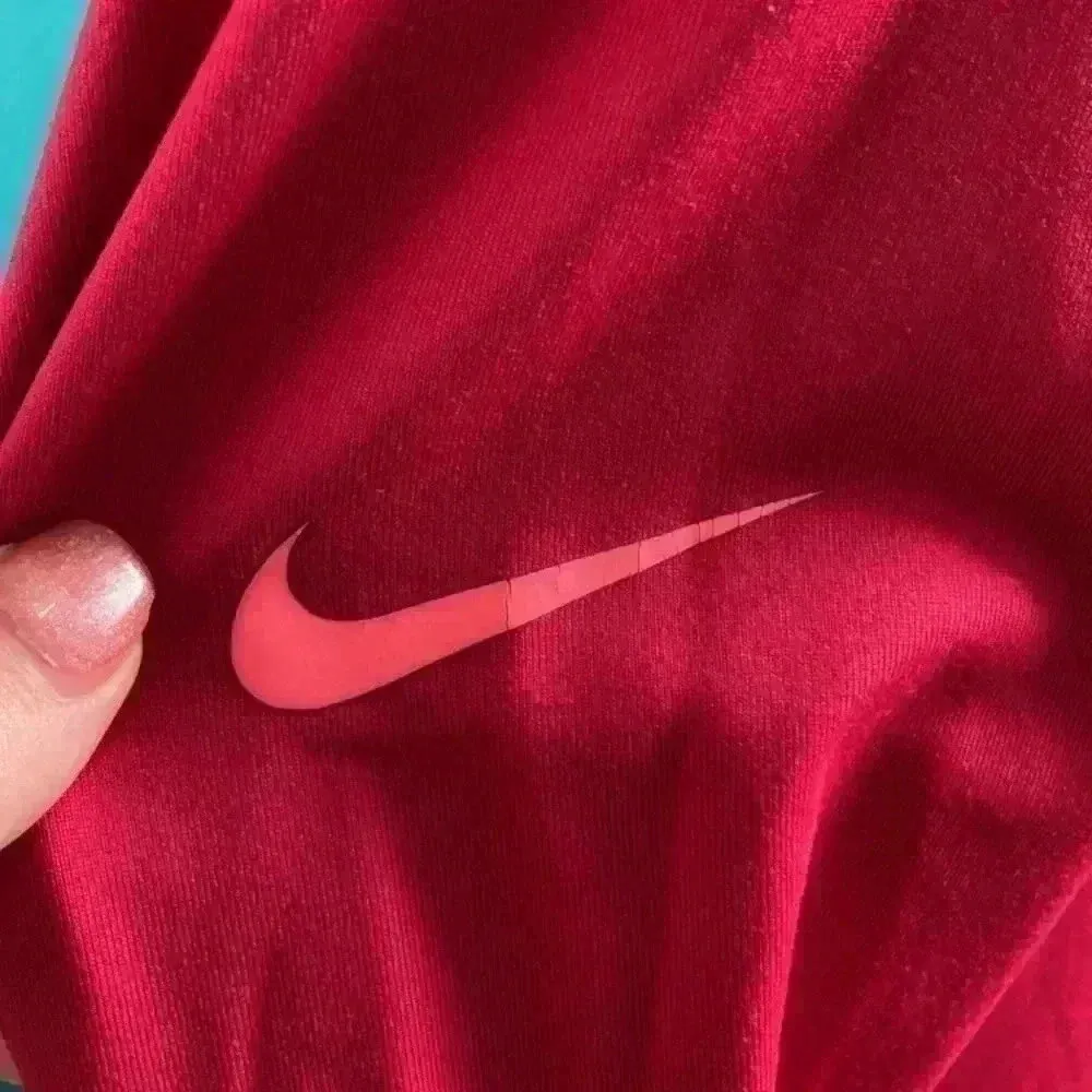 Nike pro dri-fit reddish pink sports jacket in size medium - Image 4