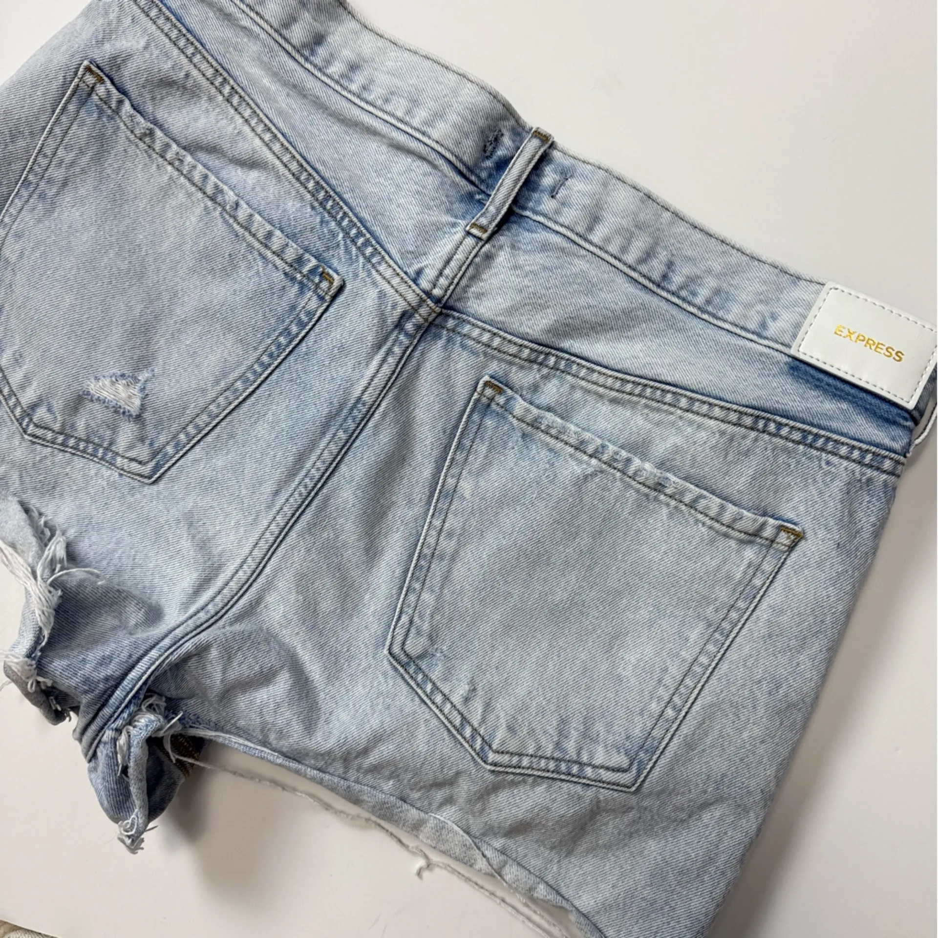 Express Distressed High-Rise Mom Shorts Lightwash Size 14 - Image 2