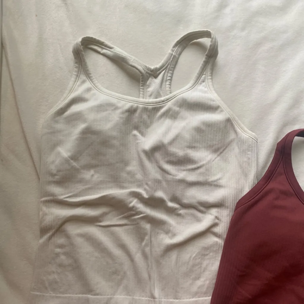 cream white and burgundy red ribbed Amazon workout tank top bundle Size L - Image 3