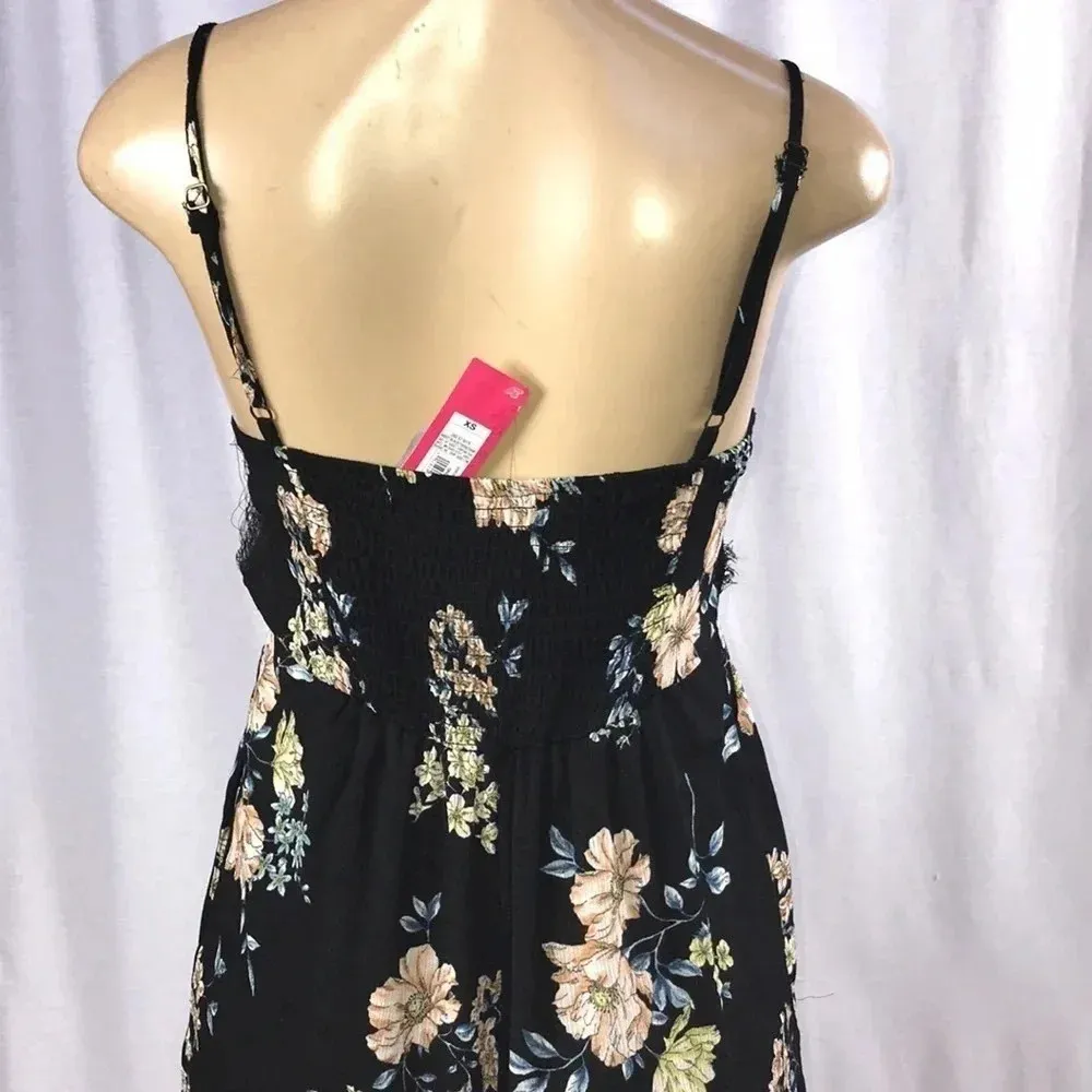 Xhilaration floral pants romper size extra small  has a small rip New With Tags - Image 4