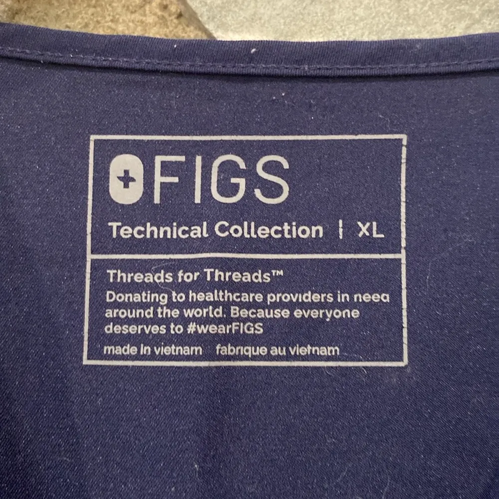 FIGS Dark Blue Short Sleeve V Neck Hip Pocket Medical Scrub Top XL - Image 4