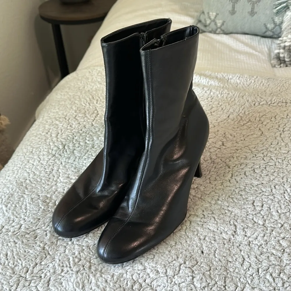 Gianni Bini  Women's 10M Mid Calf Heeled Bootie Smooth Black Leather Ankle Zip - Image 2