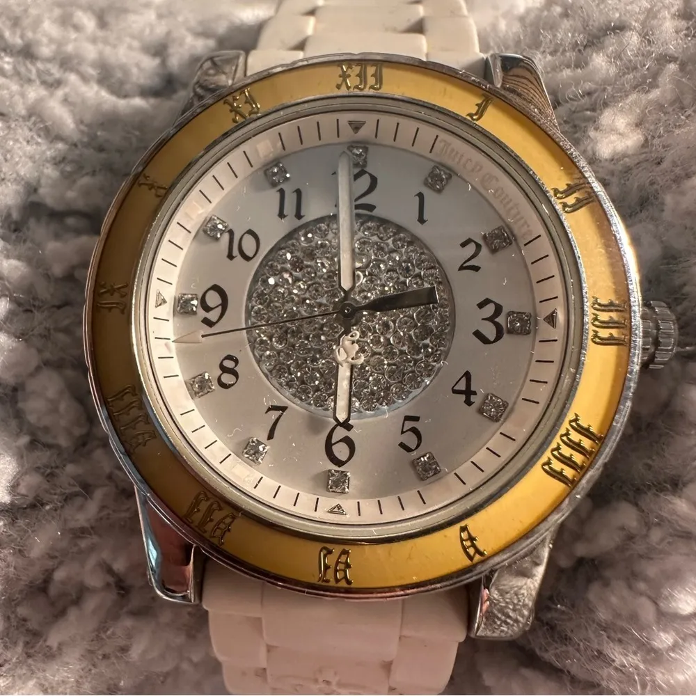 Juicy Couture Ladies Wrist Watch Crystals Accent Face White Rubber Band Quartz - Image 2
