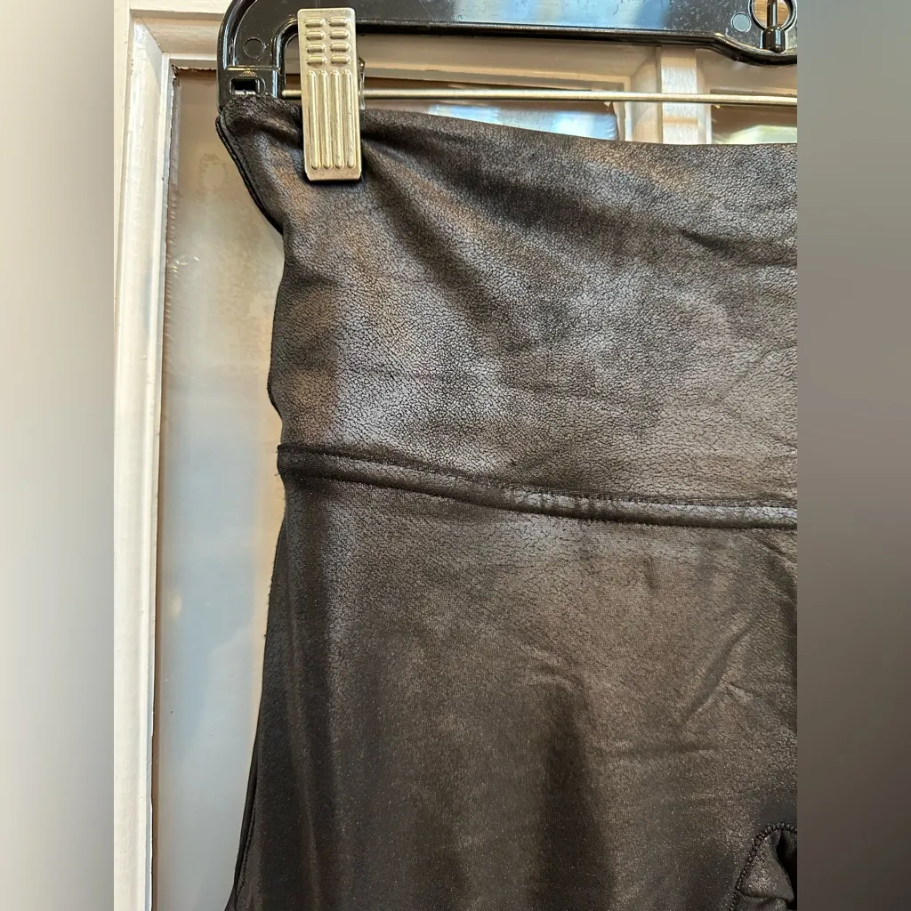 Spanx Sleek Very Black Faux Leather Moto Leggings Edgy Goth Punk Size M - Image 4