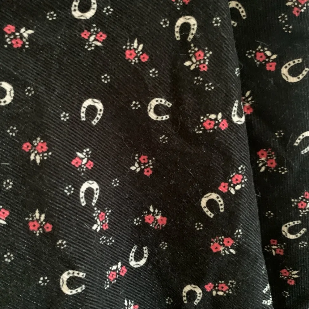 Urban Outfitters Black Velour Skater Skirt Size 1 /Small - Image 5