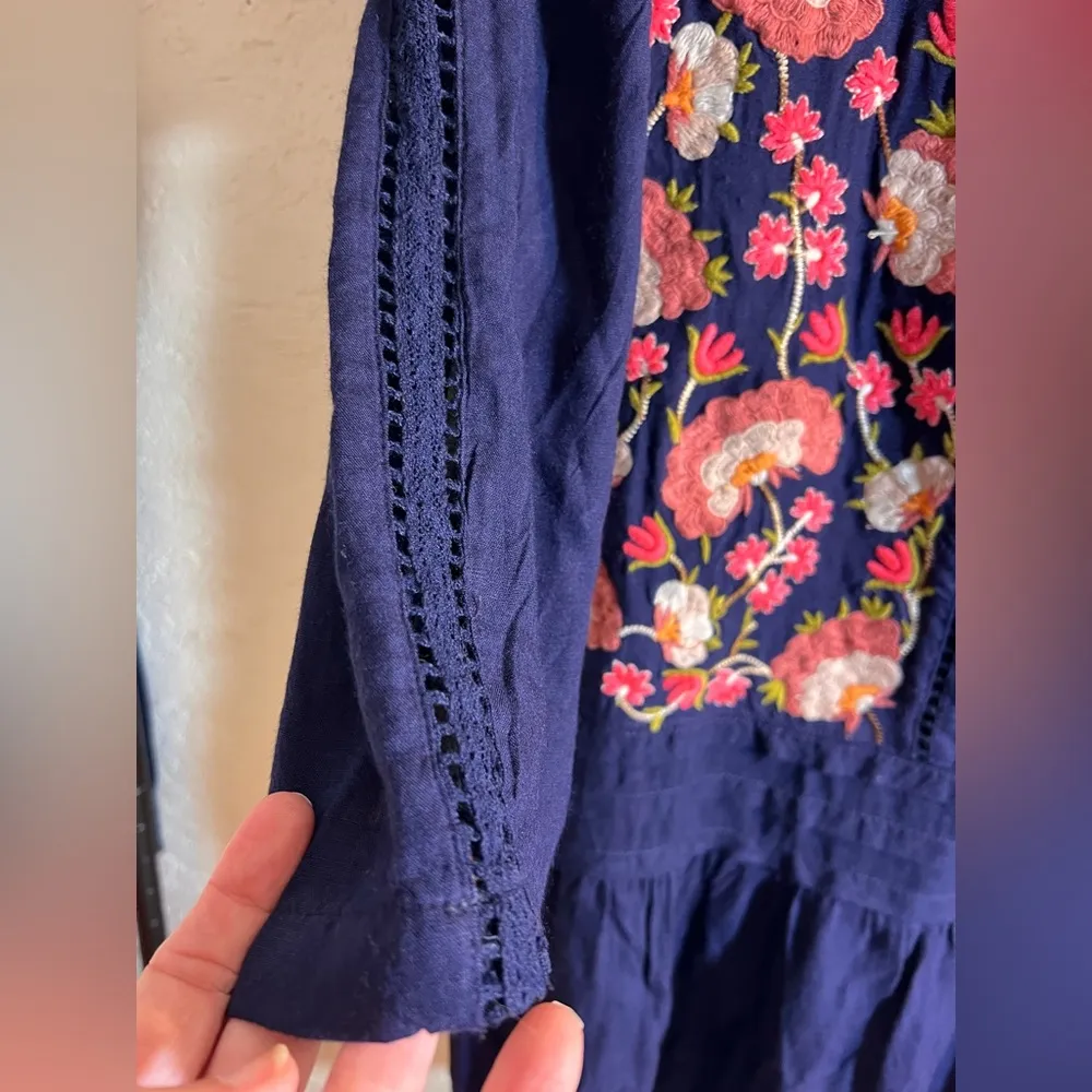 Navy Blue Embroidered Top 3/4 sleeve colorful lightweight summer sz 6 flowy - Image 9