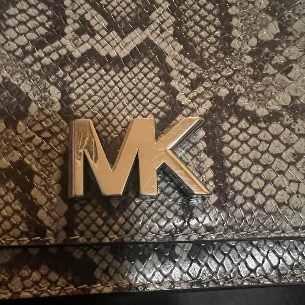 EUC Michael Kors snakeskin Mott chain bag - Image 10