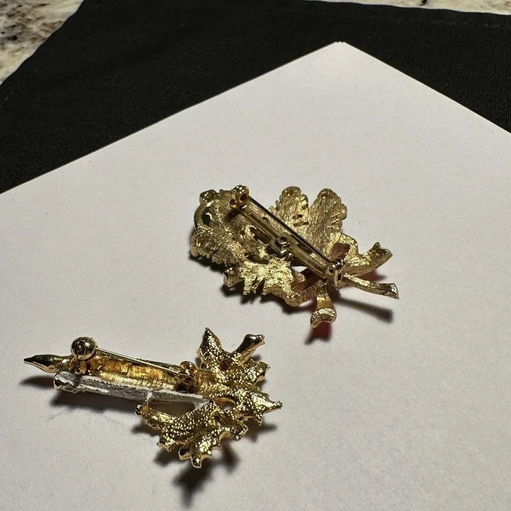 Lot Of Christmas Holiday Brooch Pins Gold Tone Red / Green Holly Branch & Candle - Image 10