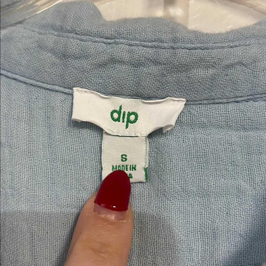 DIP WOMENS BLUE BUTTON DOWN BLOUSE SMALL NEW WITH TAGS OVERSIZED - Image 3