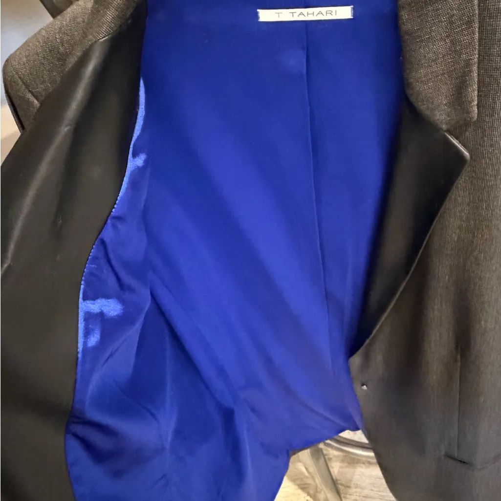 T Tahari Beautiful  Blazer - Image 4