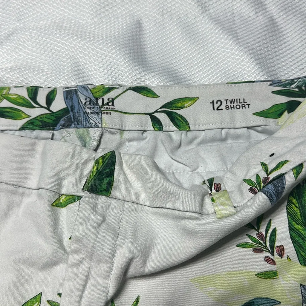 a.n.a White and Green Bermuda Shorts with Botanical Print - Image 6