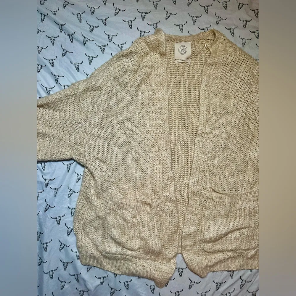 Cozy Urban Outfitters Chunky Cream Knit Oversized Cardigan Sweater with Pockets - Image 3
