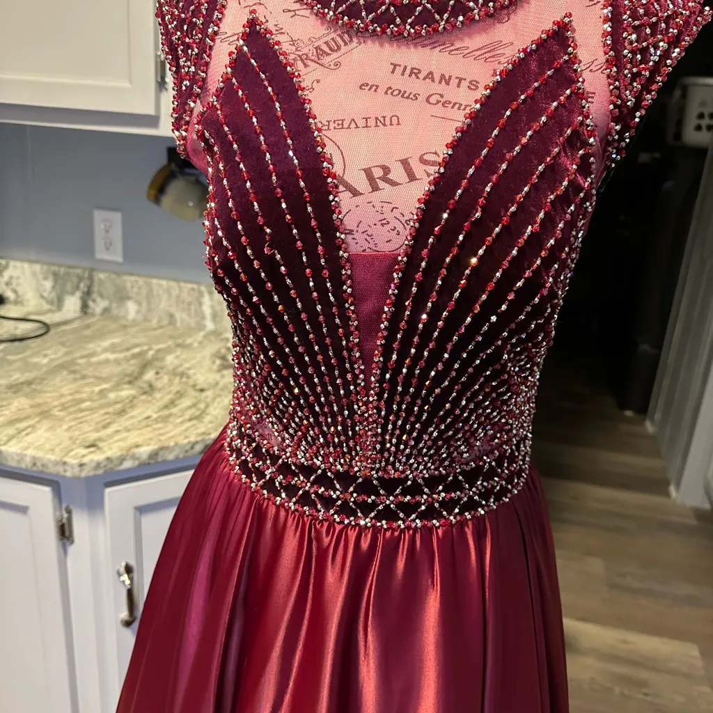 Elegant Burgundy Evening Gown - Image 2
