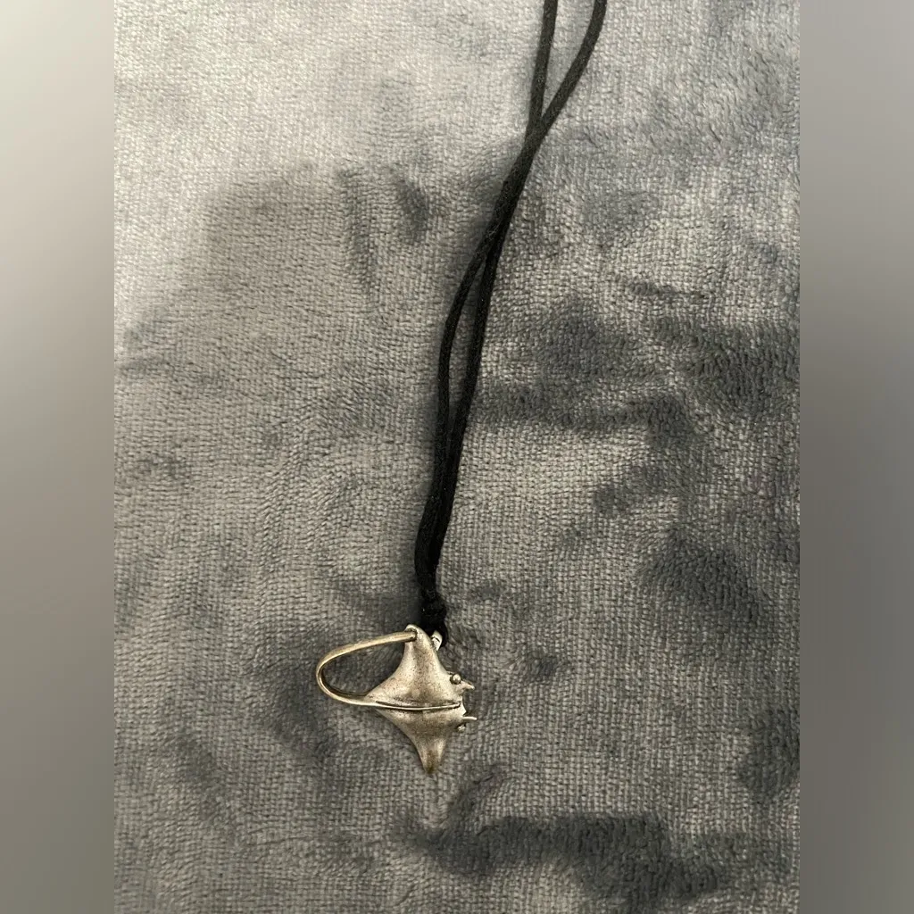 Silver Manta Ray Necklace - Image 3