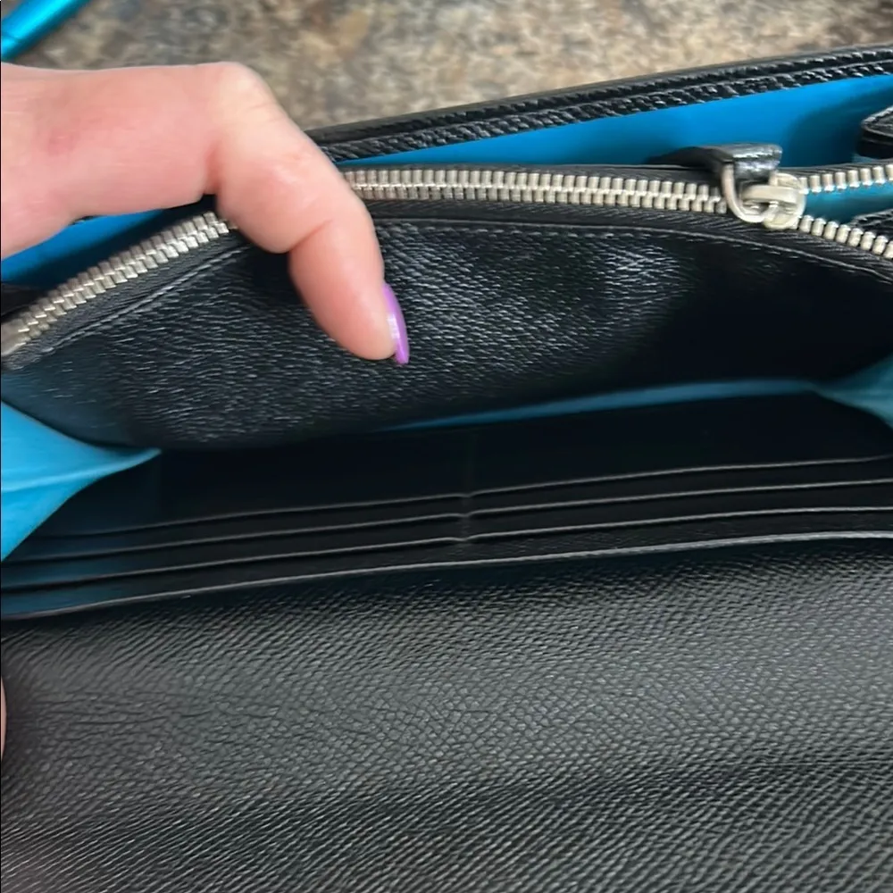 Bvlgari  Black Leather Wallet​ - Image 4