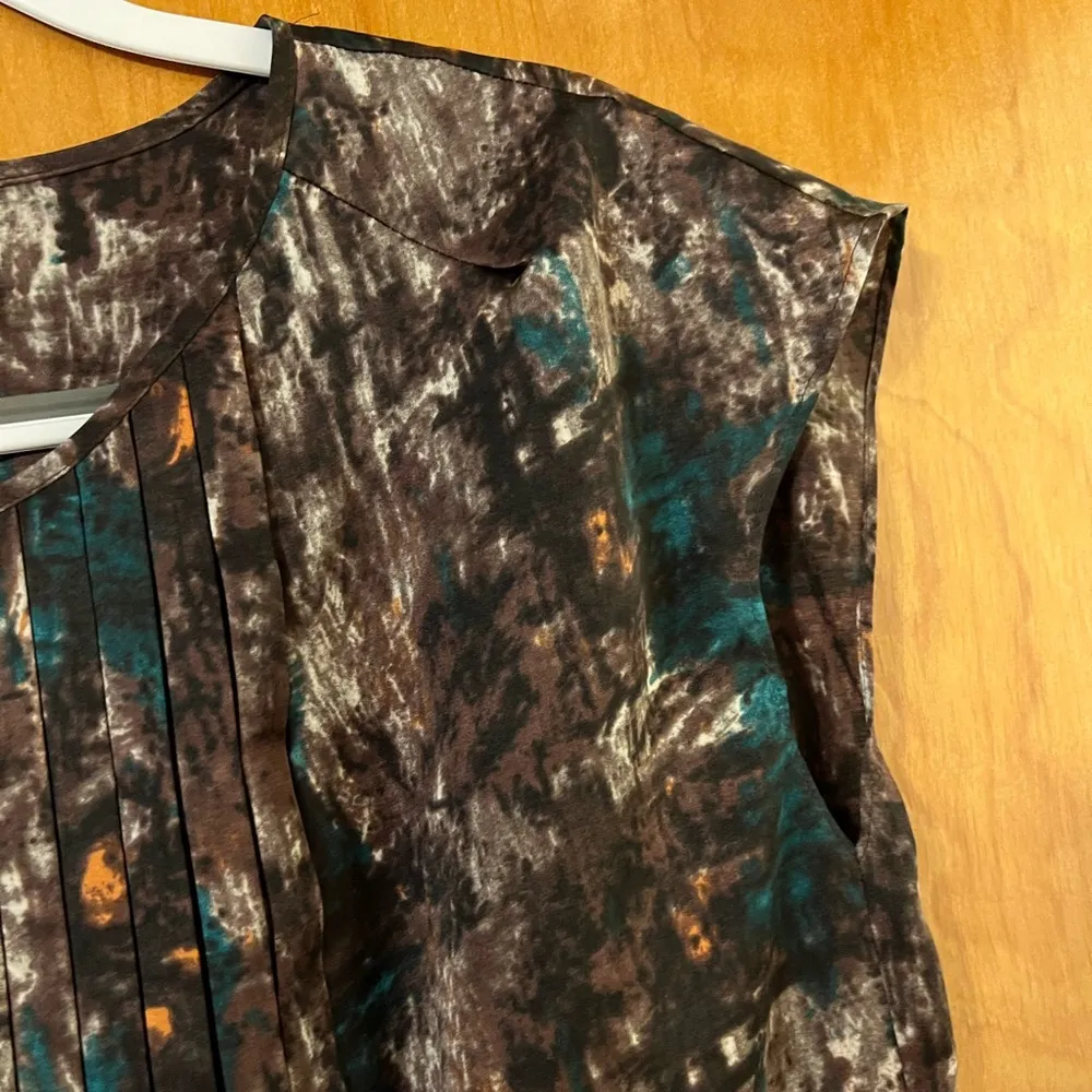 Talbots Sleeveless Top Brown Abstract Pleated Career NWOT Size Petite 8P - Image 4