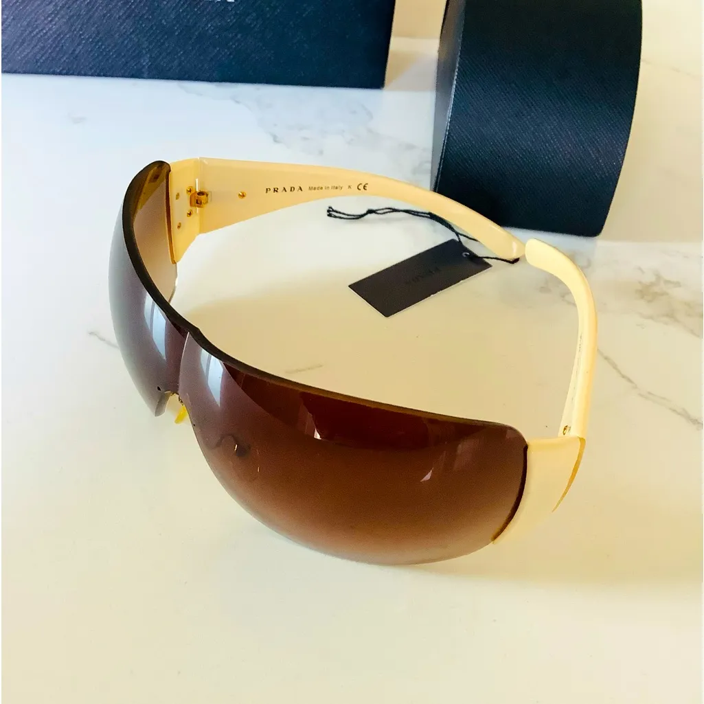 Authentic PRADA sunglasses 😎 - Image 3