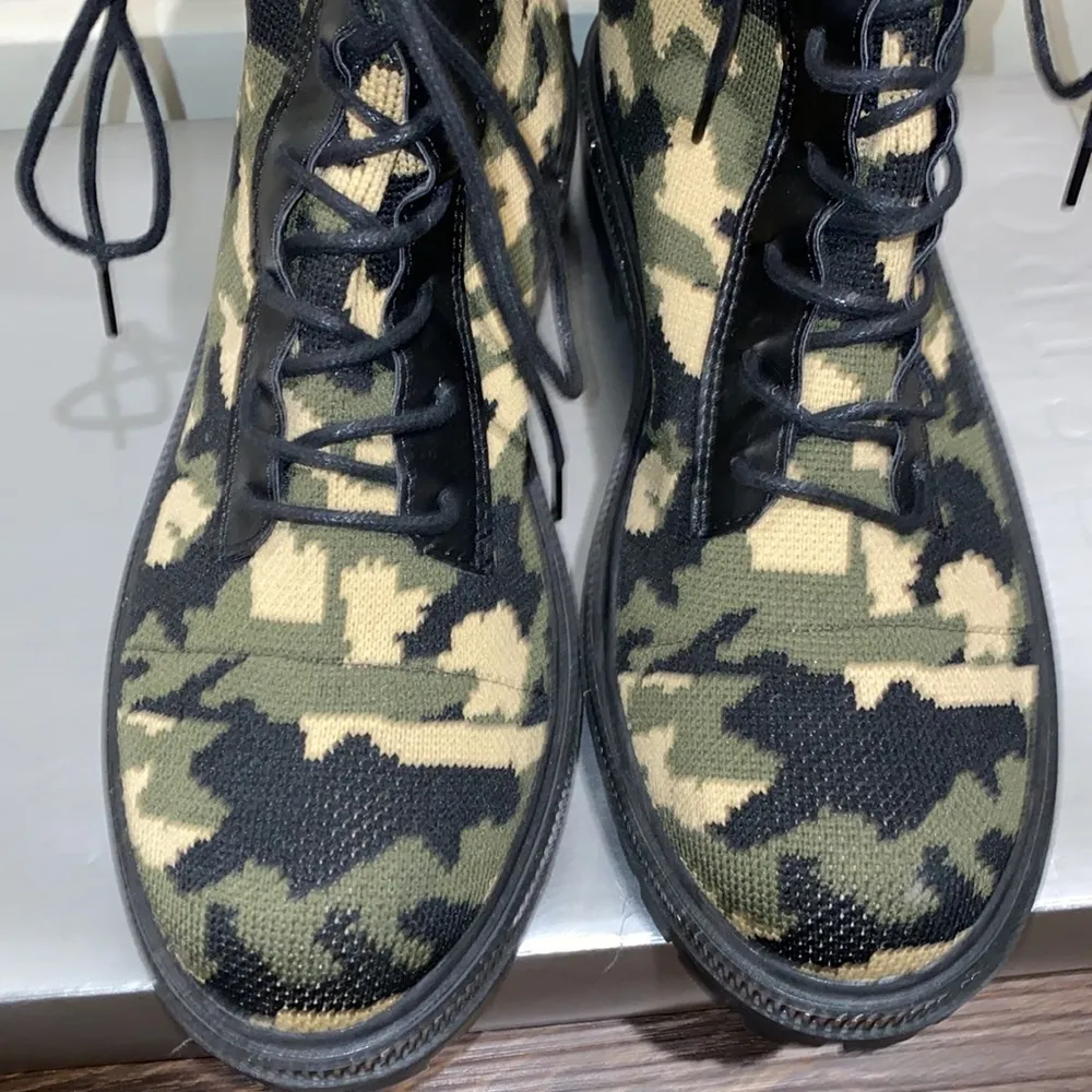 Army Print Combat Boots Size 8 - Image 6