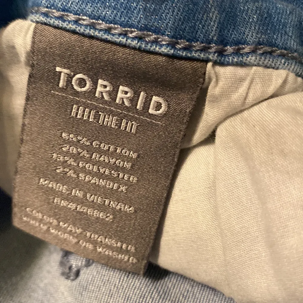 Torrid Super Soft Light Wash Jeggings Size 20 - Image 5