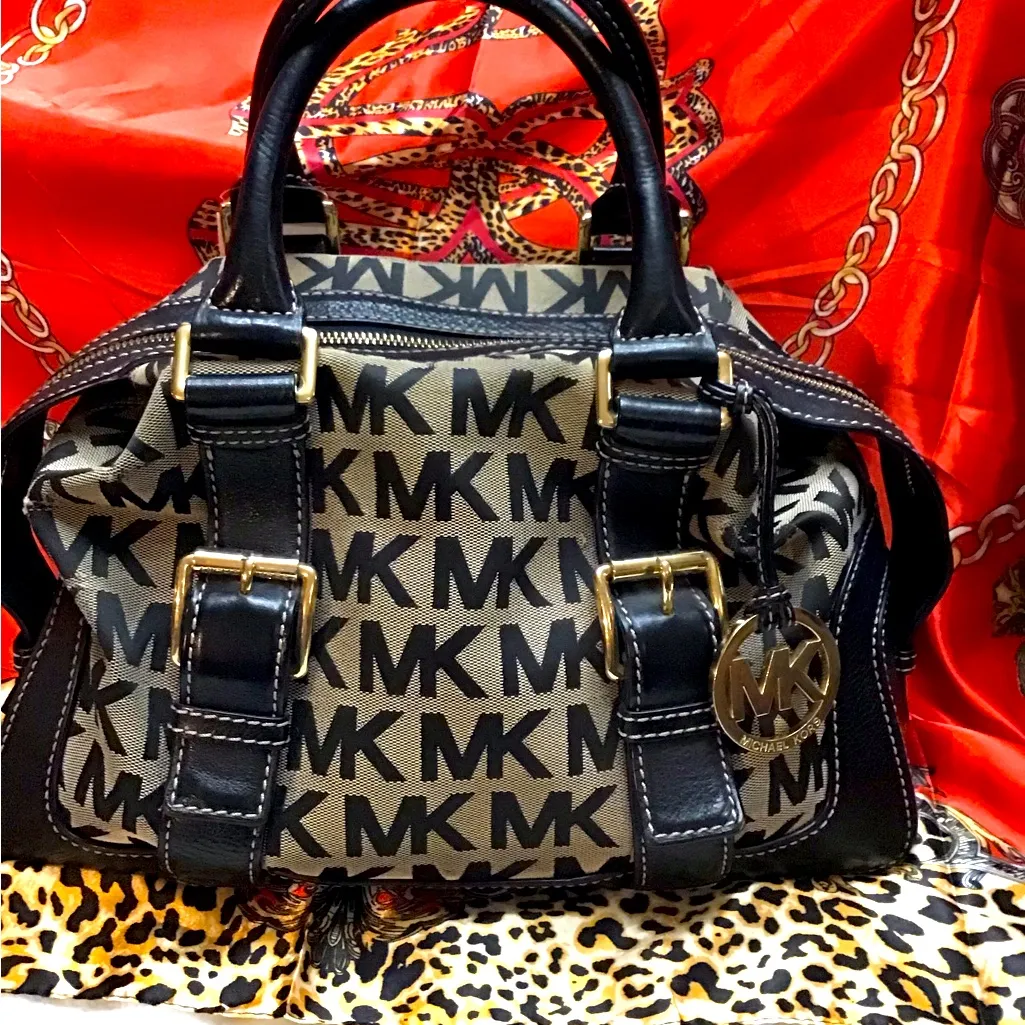 Michael Kors Brookville Black Signature Canvas/Leather Satchel Handbag Purse - Image 2