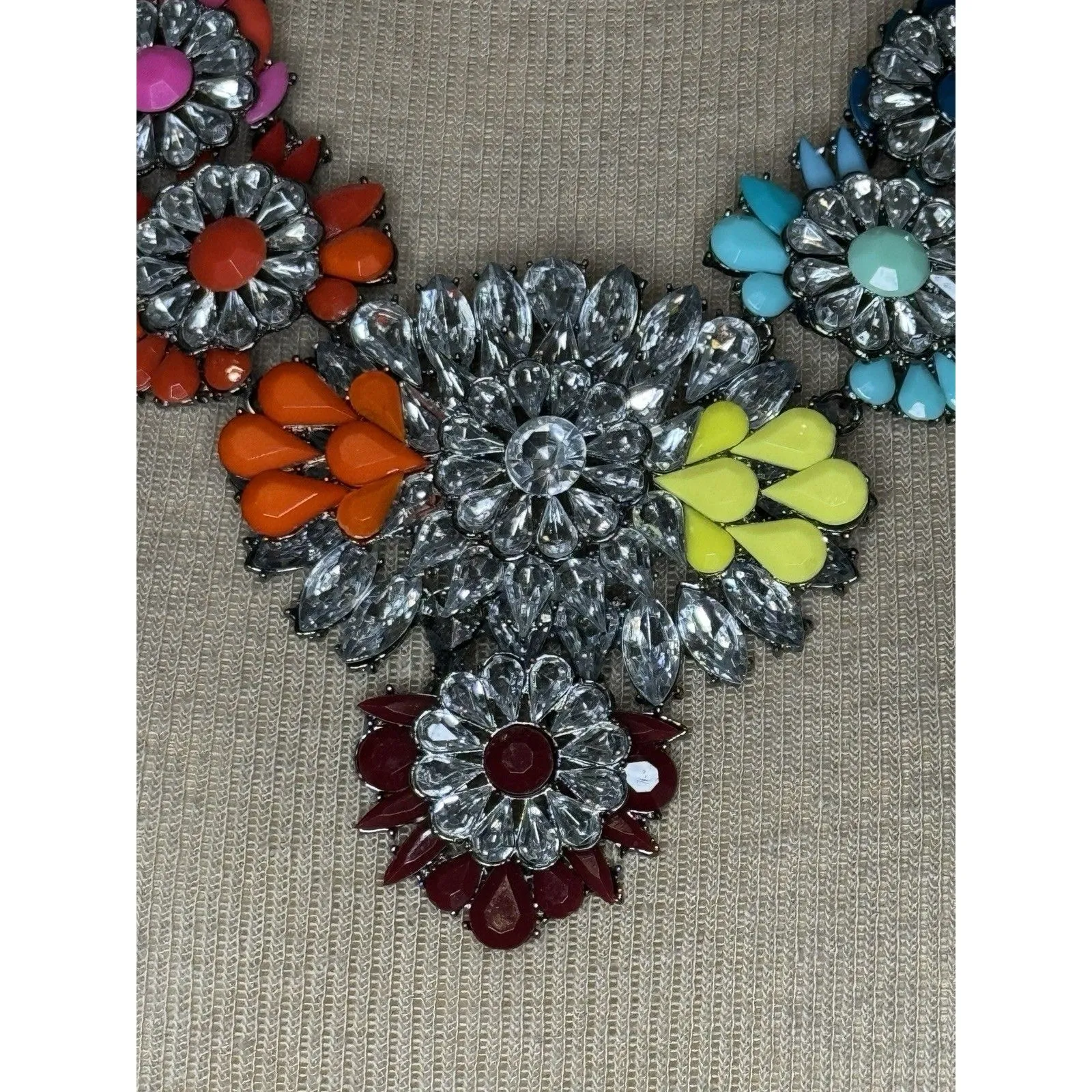 Dillard’s Rainbow‎ Peacock Statement Crystal Gem Necklace Glam Party Pink - Image 2