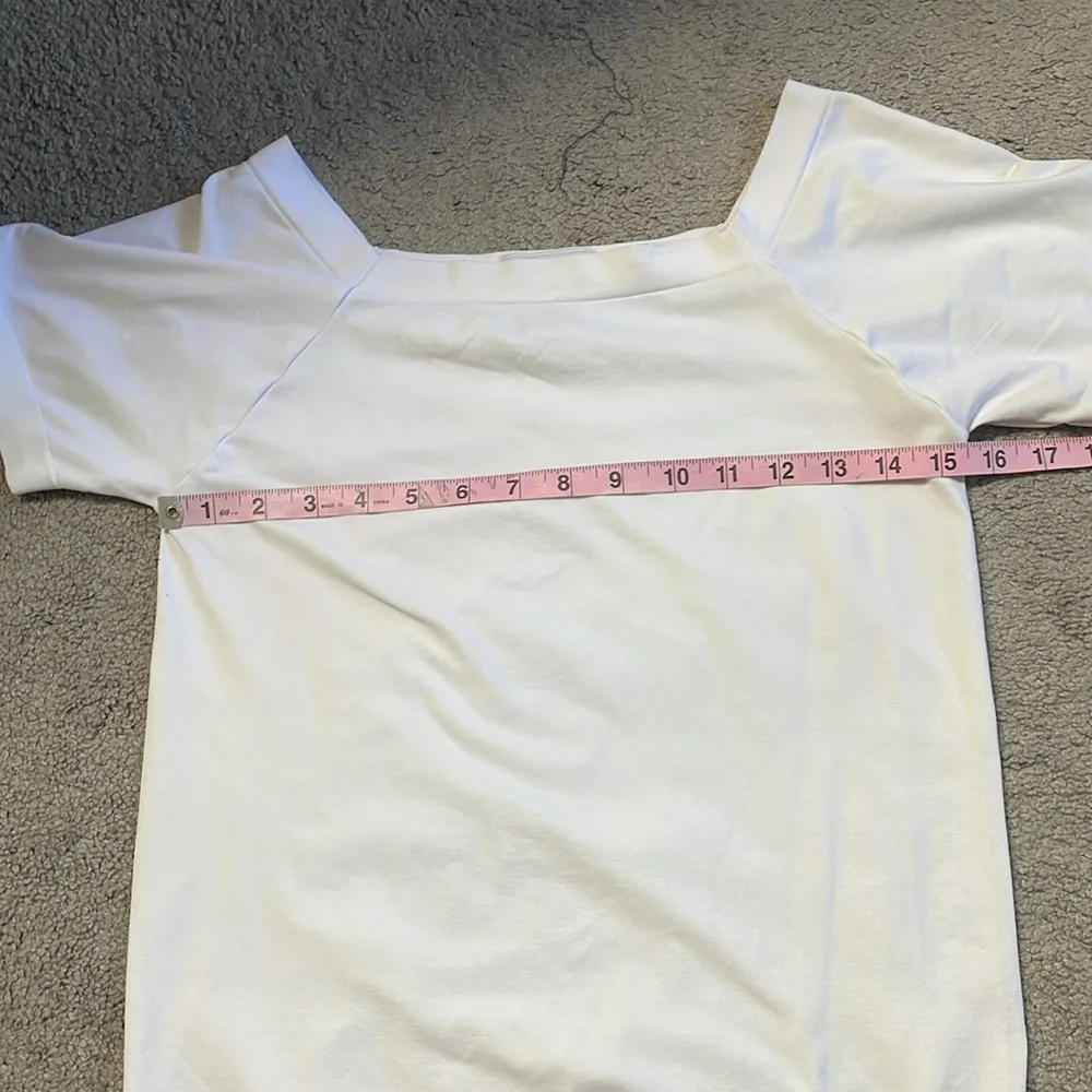 Carmen Marc Valvo White Semi-Fitted Short Sleeve Basic T Size Women’s Medium - Image 9