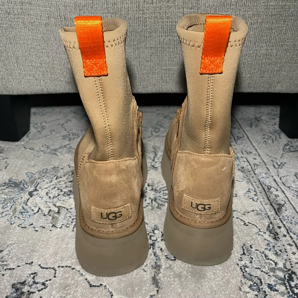 UGG Classic Dipper Boot in Chestnut - Image 7