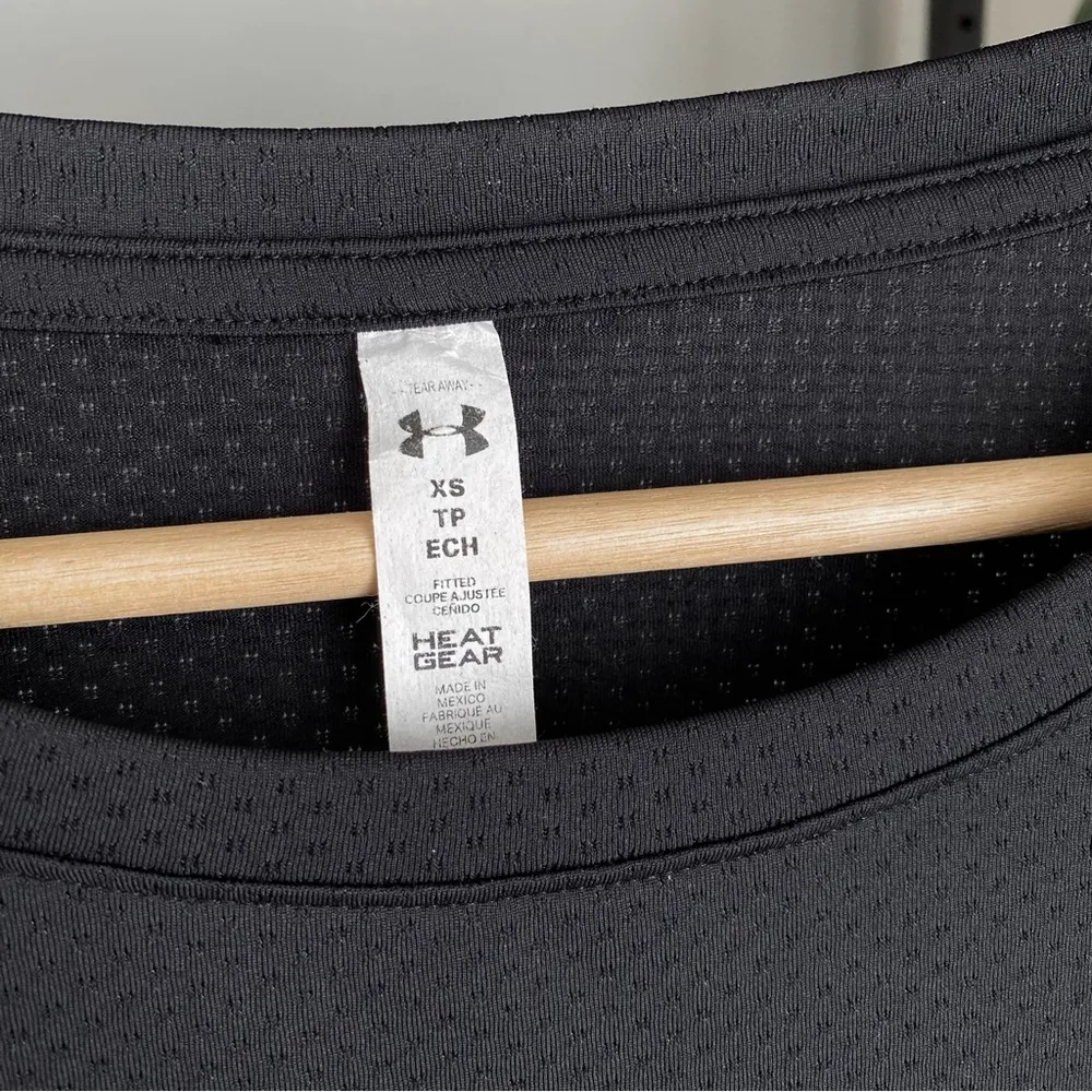 NWT Under Armour Lightweight Long Sleeve Athletic Tee - Image 3