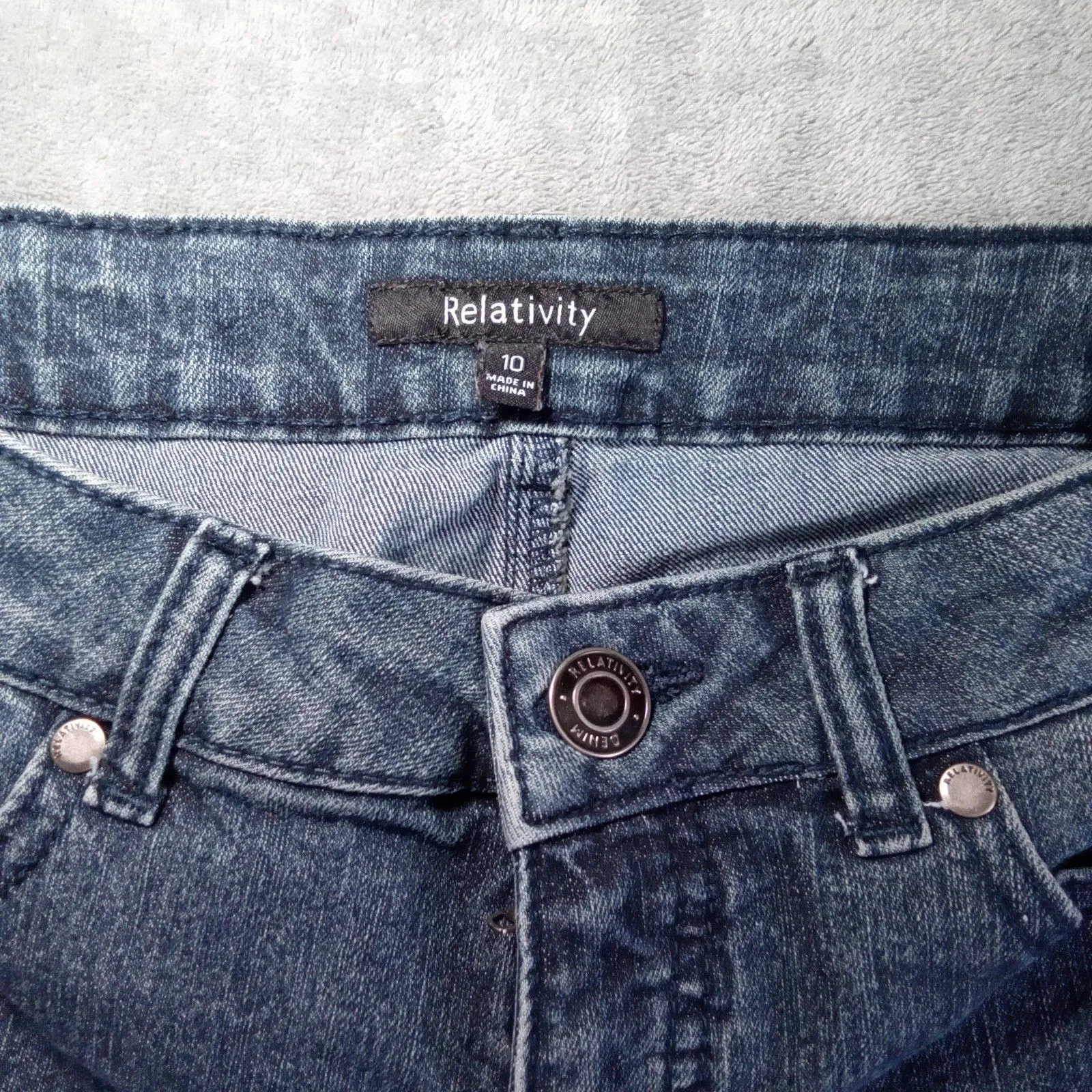 womans Relativity‎ blue denim jean capri size 10 - Image 3