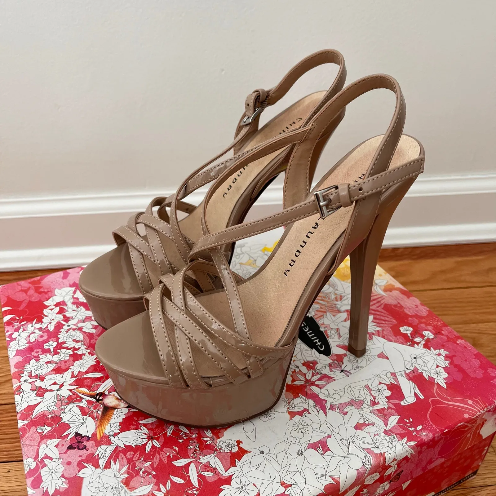 EUC Chinese Laundry Teaser Strappy Platform Heels size 7 - Image 4