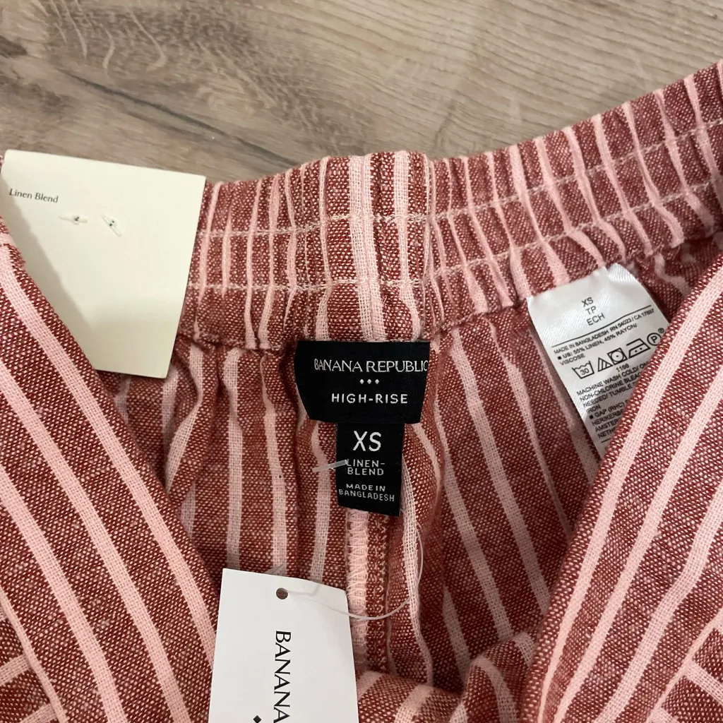 Banana Republic Red and White Striped Linen Shirt - Image 6