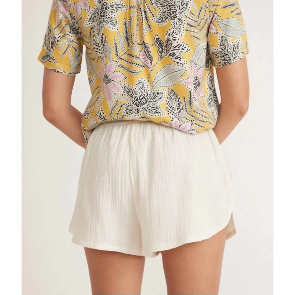 Marine Layer Gigi Crinkle Gauze Shorts Cream
White NWT Size Medium - Image 2