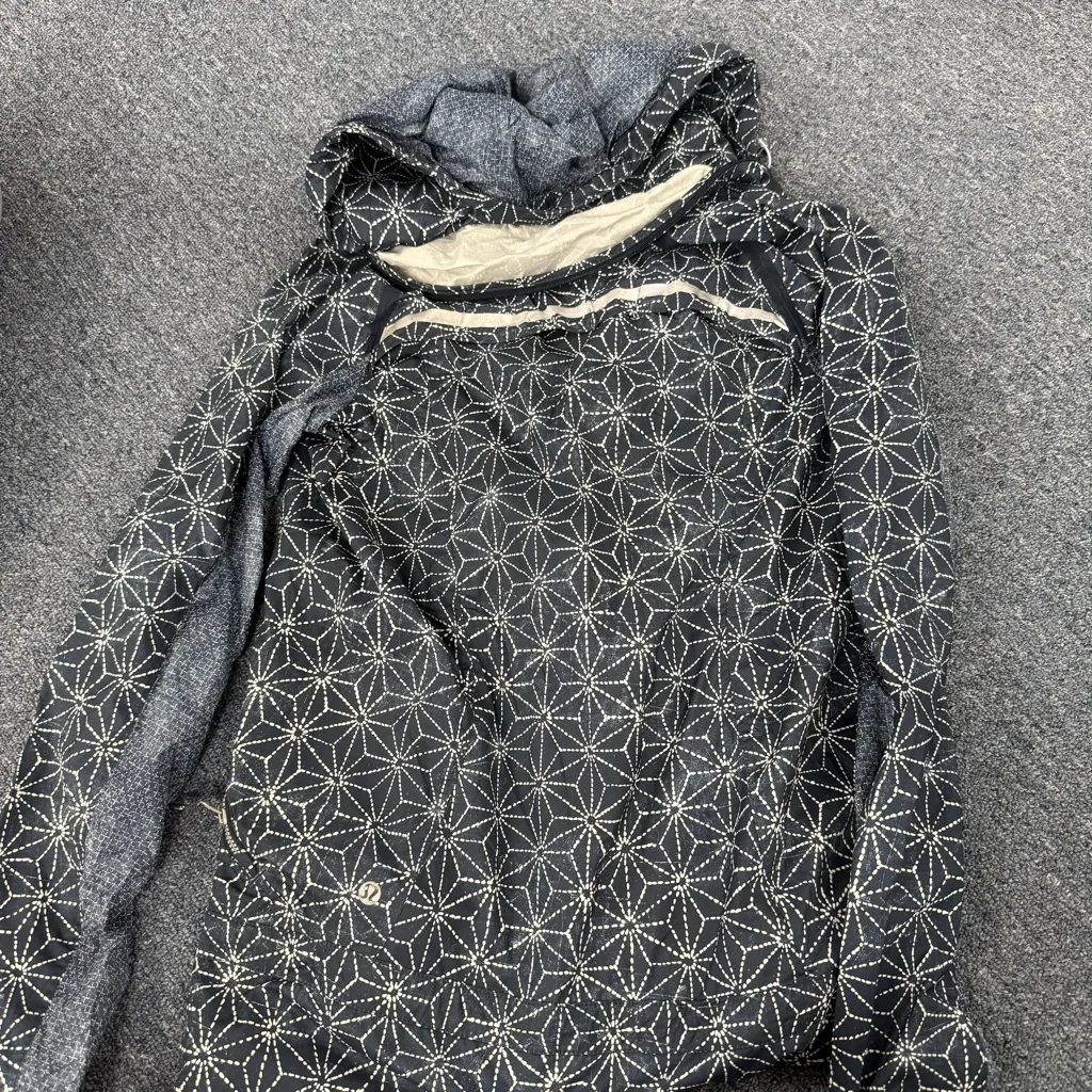 Lululemon  Printed Lightweight Windbreaker Jacket Hooded - Image 3