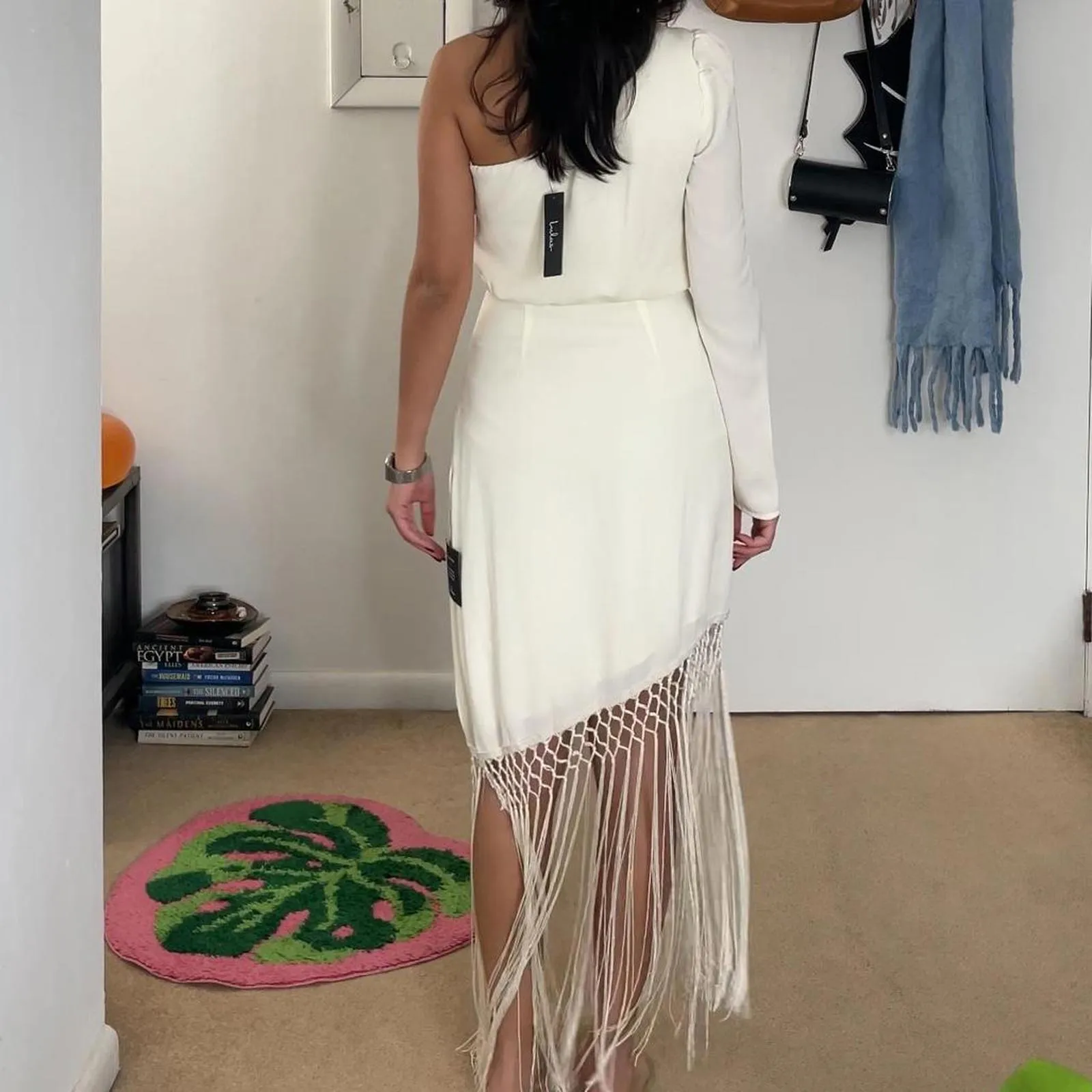 White one shoulder fringe dress from Lulus, brand new with tags. size xs. - Image 3