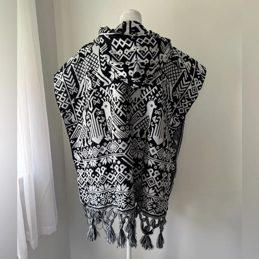 Black & White Hooded Tasseled Mexican Rebozo Shawl Poncho Size undefined - Image 6