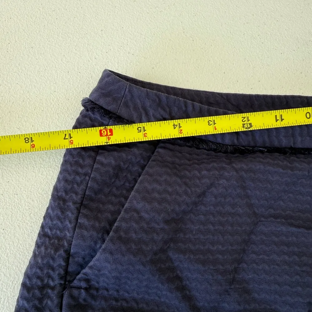 Lilly Pulitzer Short Womens 8 Navy Wave Jacquard Textured Fringe Dolphin Hem - Image 7