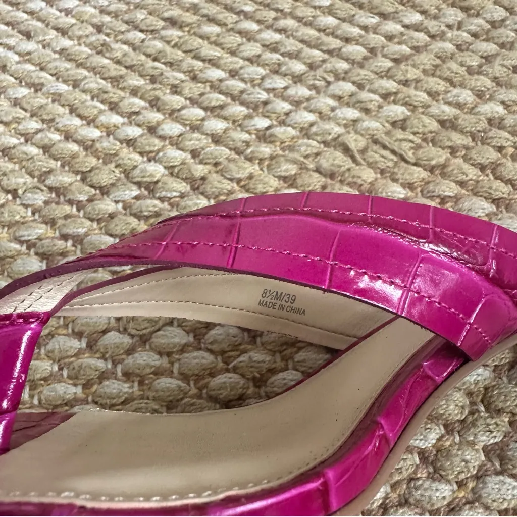 Vince Camuto VV Saresta Deep Magenta Croc Embossed Heeled Sandals - Image 5