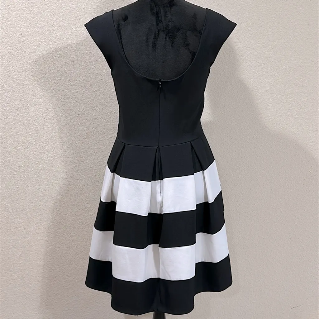 Black and White Striped Dress Size 6 - Image 2