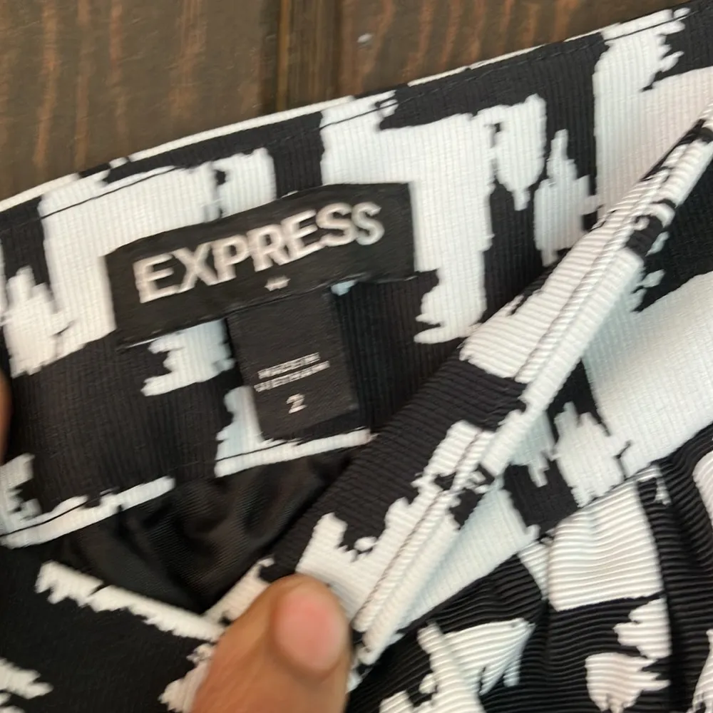 Express houndstooth print bubble skirt woman’s size 2 - Image 4