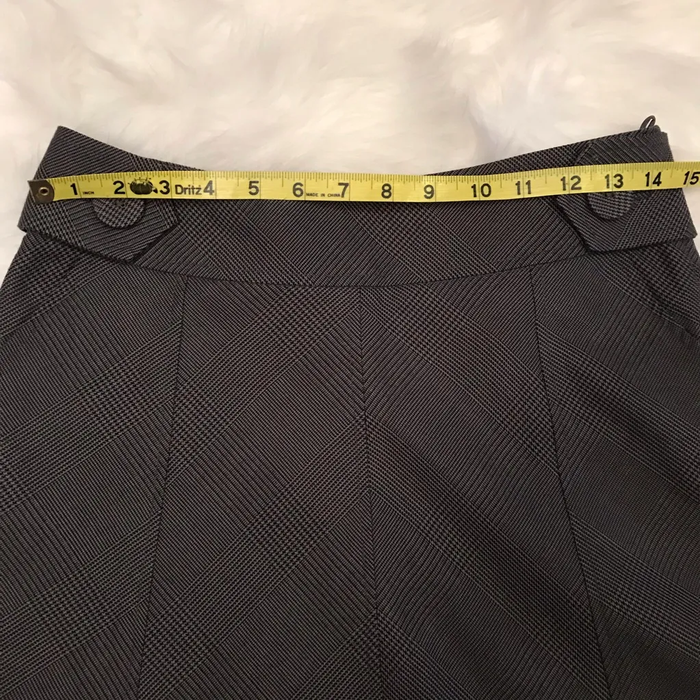 H&M A-line skirt gray size 6 Faint Plaid Design Button Detail Above knee Office - Image 2