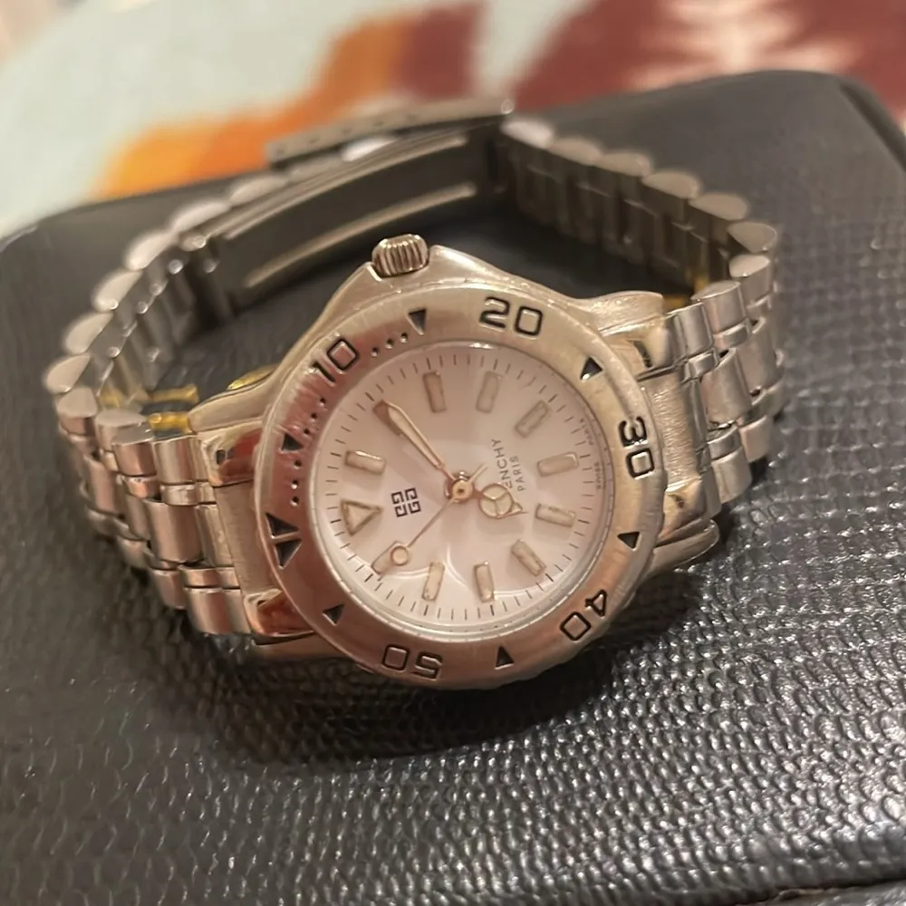 Givenchy Ladies Watch - Image 2