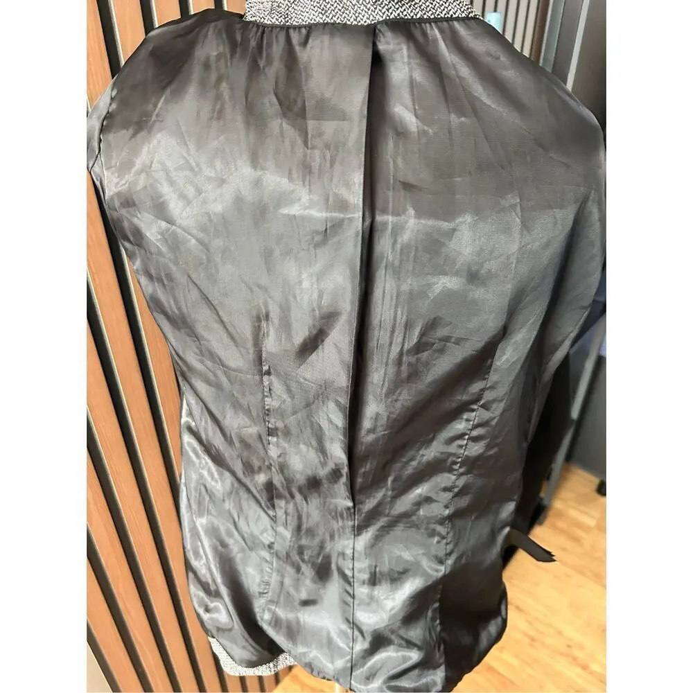 H&M gray blazer form fitting size 4 work attire work blazer - Image 7