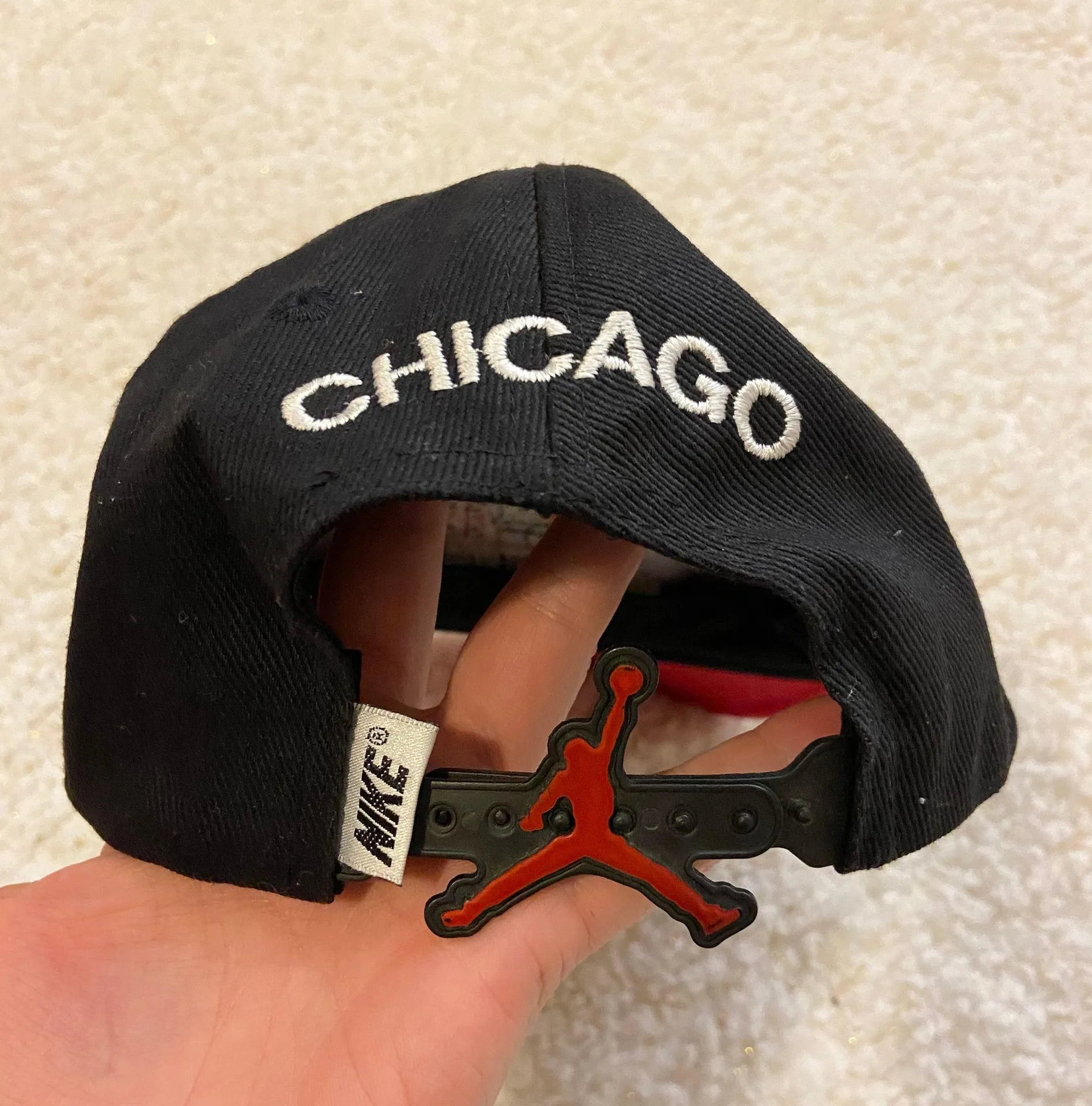 Michael Jordan’s Chicago restaurant NBA hat - Image 2