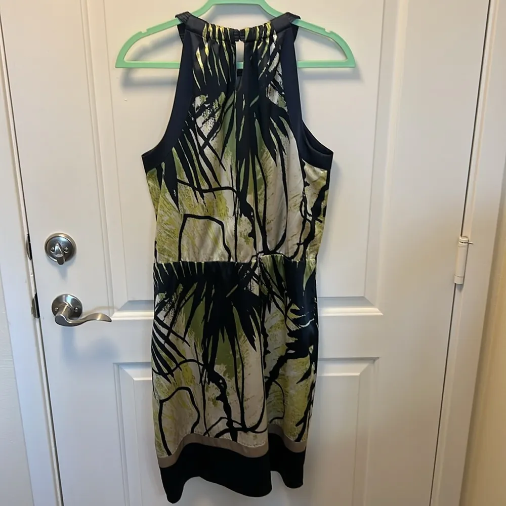 T Tahari LIKE NEW “Lauren Dress” black sleeveless dress Sz 10 midi keyhole - Image 4